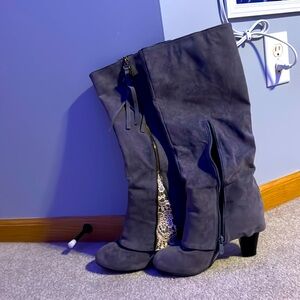 Grey high thigh heels great condition barely worn size 7
